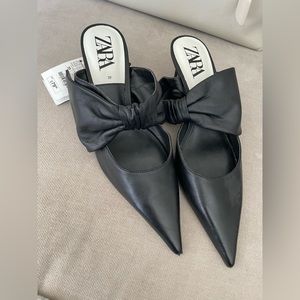 Brand new Zara pump in black. Size 39.